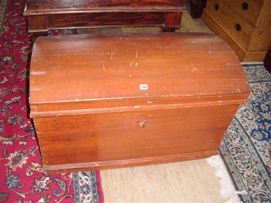Dome-top pine blanket box
